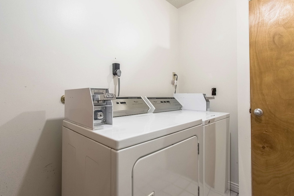 Red Roof Inn Greencastle South Cloverdale - photo 26