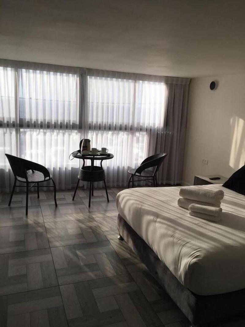 Hermitage Hotel — hotel in Bat Yam
