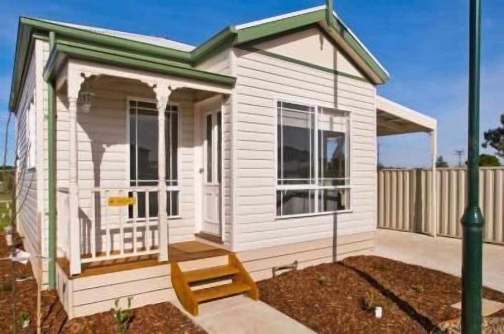 Werribee Short Stay Villas & Accommodation — 4-Star Luxury Hotel in Werribee, Australia