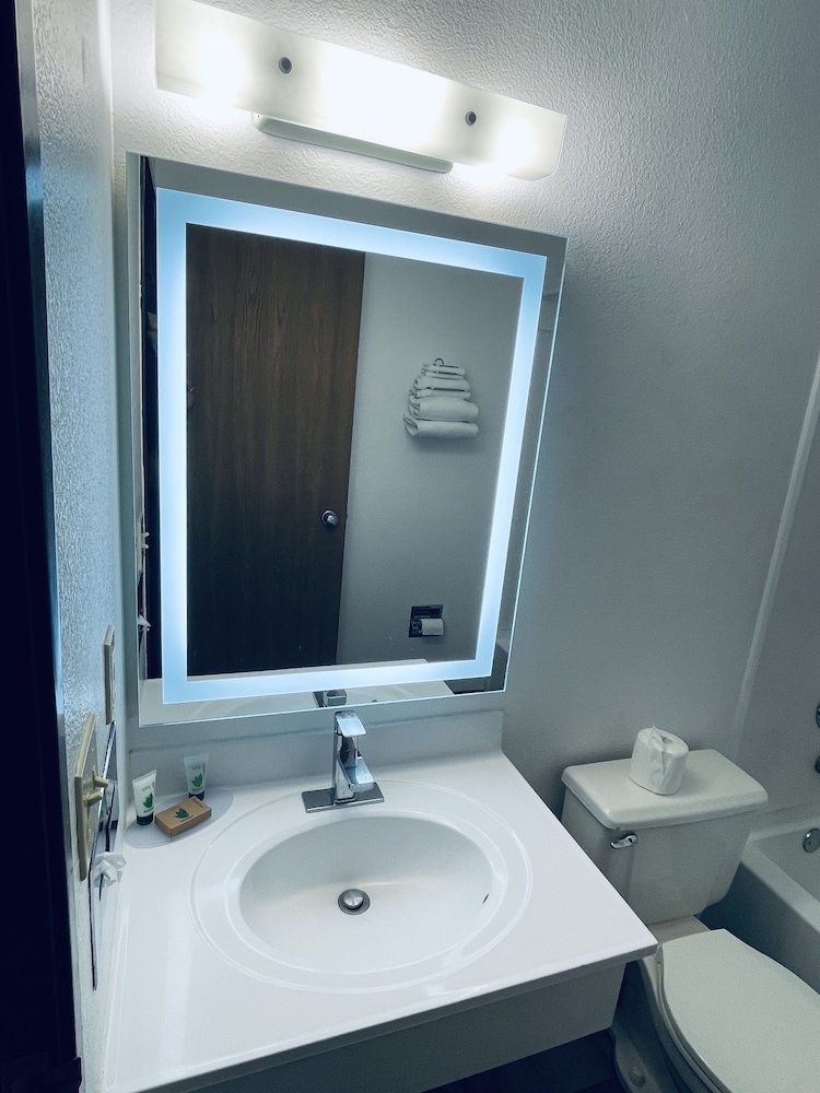Americas Choice Inn And Suites - photo 23
