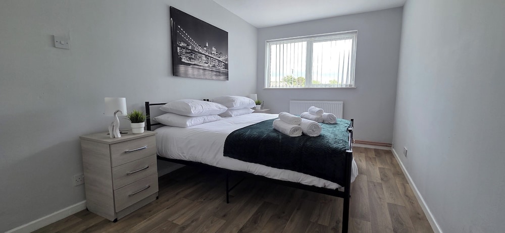 4 Bed Apartment In Warwick 21578652 — Warwick