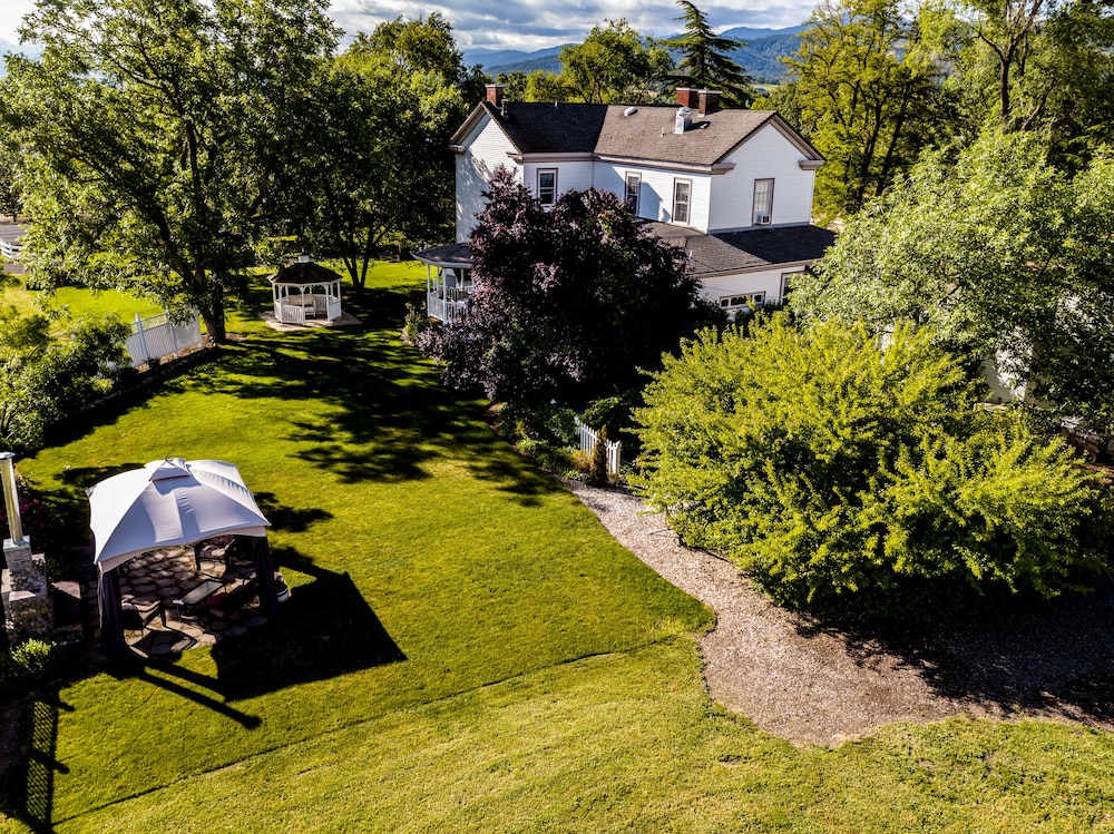 Bybee's Historic Inn - photo 101