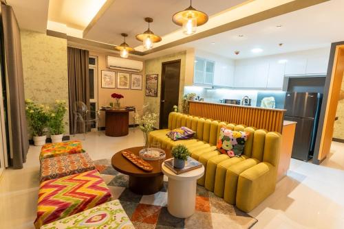 Premium 1BR suite Modern Filipino at BGC w balcony — 4-Star Luxury Hotel in Manila, Philippines
