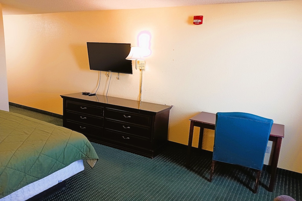 USA Inn Junction City Near Fort Riley - photo 11