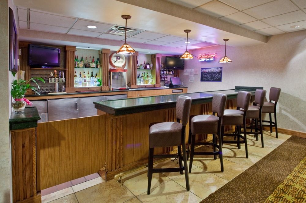 Holiday Inn Columbus North I 185 - photo 22