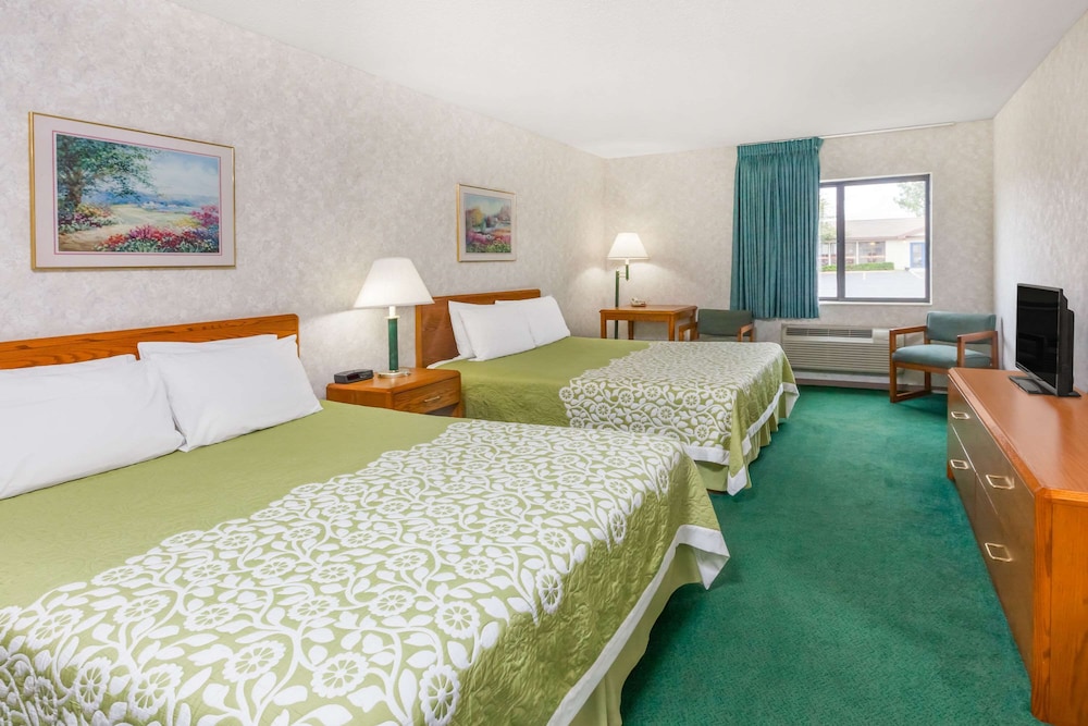 Days Inn by Wyndham Alpena - photo 11
