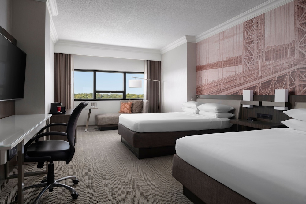 Teaneck Marriott at Glenpointe - photo 8
