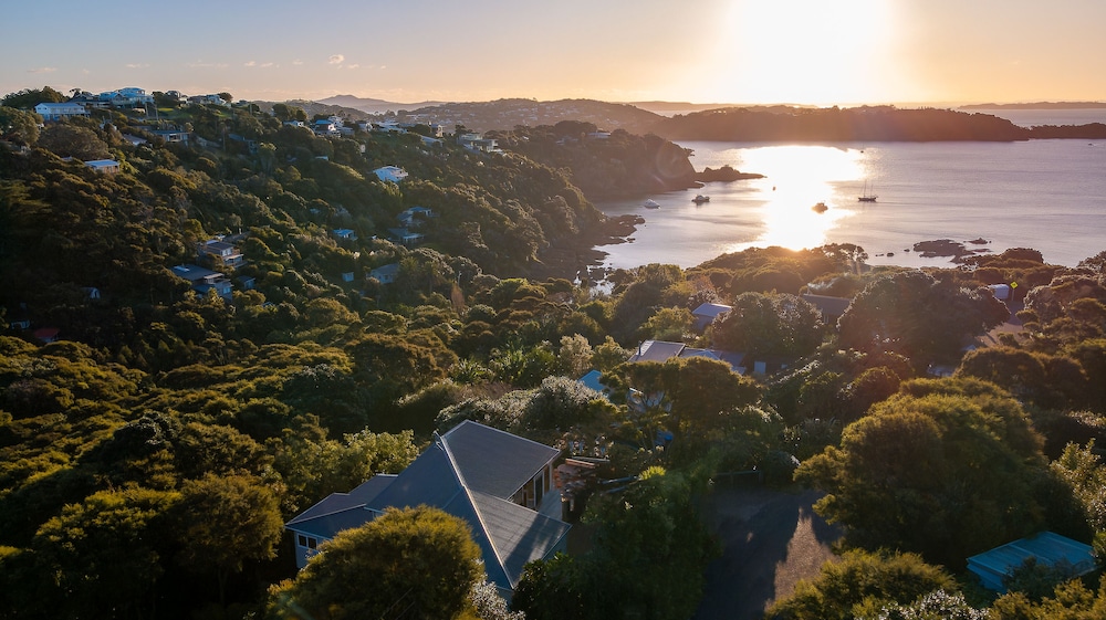 The Kingfisher House Oneroa — 4-Star Luxury Hotel in Pakuranga, New Zealand