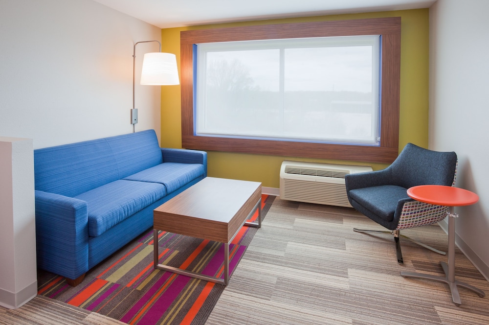 Holiday Inn Express & Suites Des Moines Downtown by IHG - photo 8