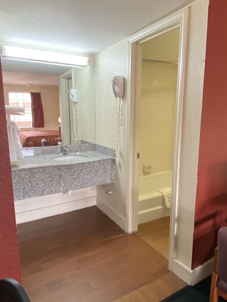 Travel Inn Lackland Seaworld - photo 8