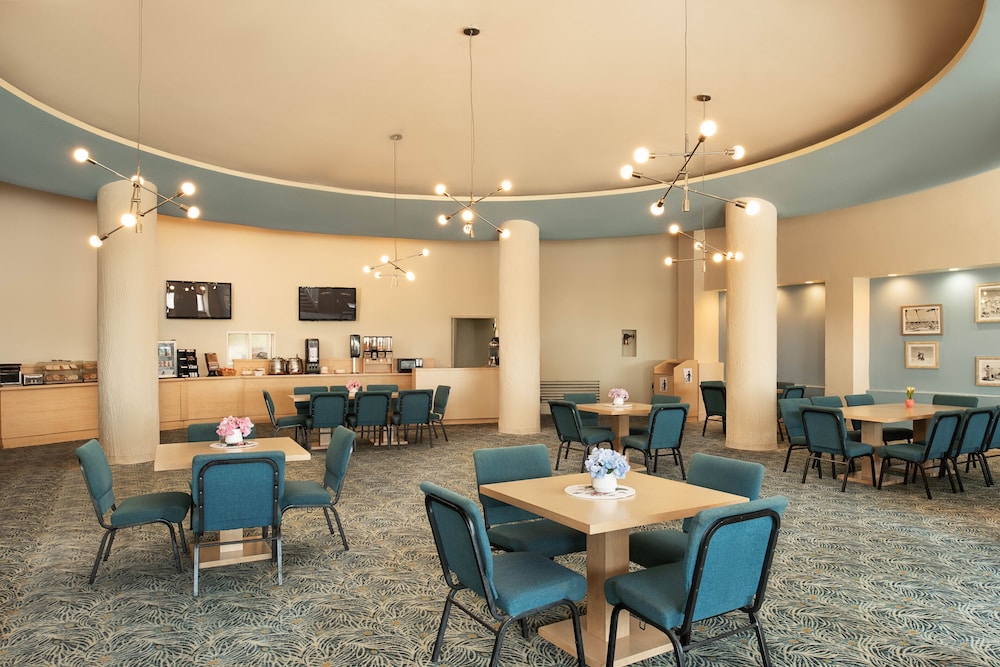Sherry Frontenac Oceanfront Hotel - photo 77