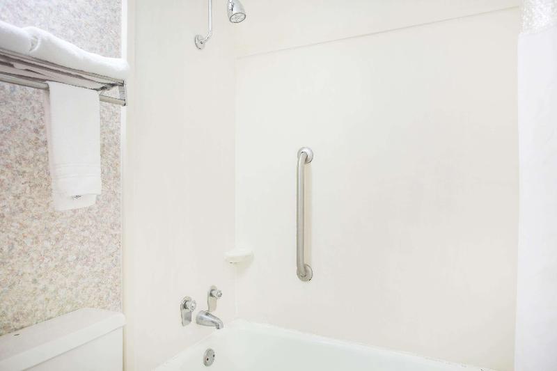 Ramada by Wyndham & Suites Warner Robins - photo 8