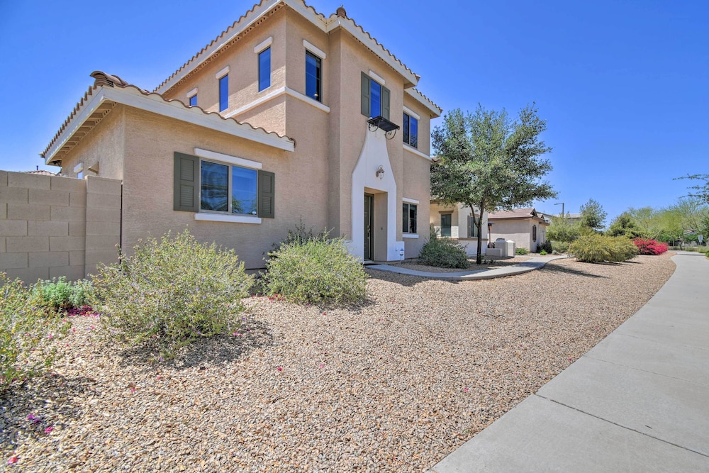 Goodyear Escape With Grill Community Pool Access — Goodyear