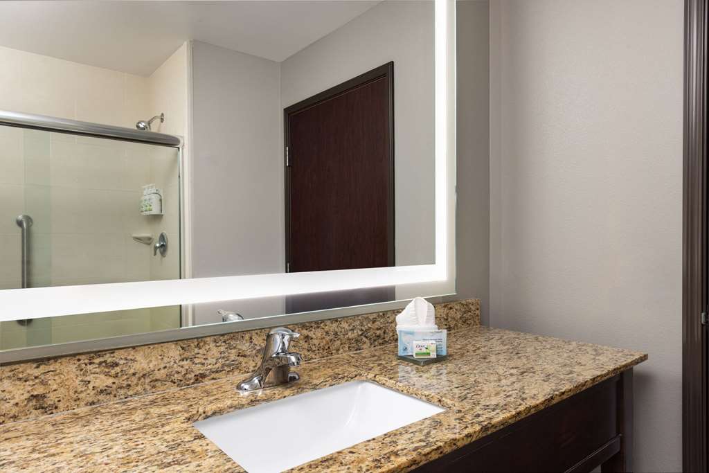 La Quinta Inn & Suites by Wyndham Sioux Falls - photo 38