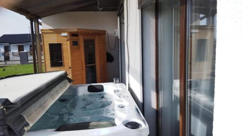 5 Izbový Samostatný Stojaci Rodinný Dom S Podkrovím A Veľkou Záhradou So Sezónnym Bazénom Celoročnou Saunou A Vírivkou Privátny Wellness in Unknown City, Slovakia