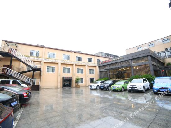 Jingzhou Huangting Holiday Hotel in Jingzhou, People's Republic of China