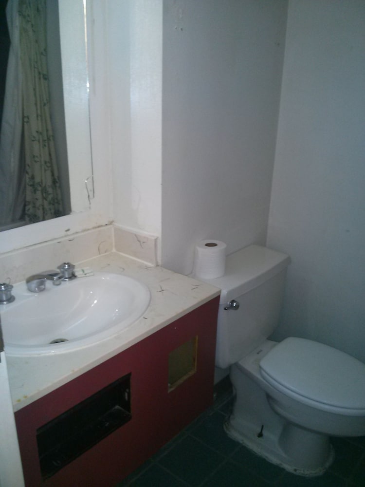 ValuStay Inn and Suites - photo 10
