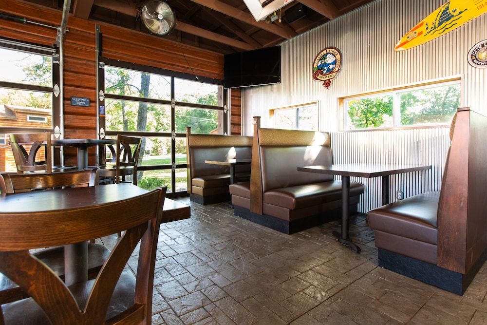 Appeldoorn's Sunset Bay Resort - photo 37