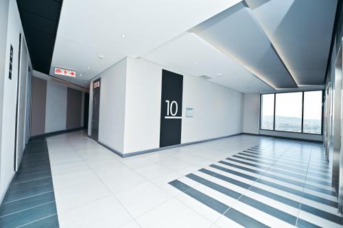 Menlyn Maine Apartment with Sunbet Casino view in Pretoria, South Africa