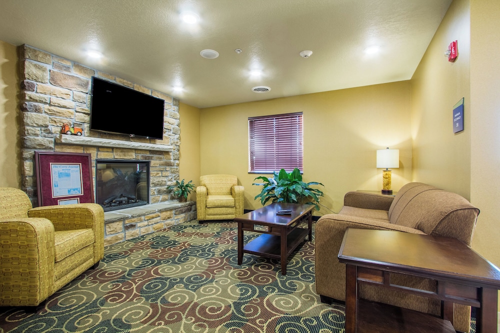 Cobblestone Inn & Suites Corry - photo 3