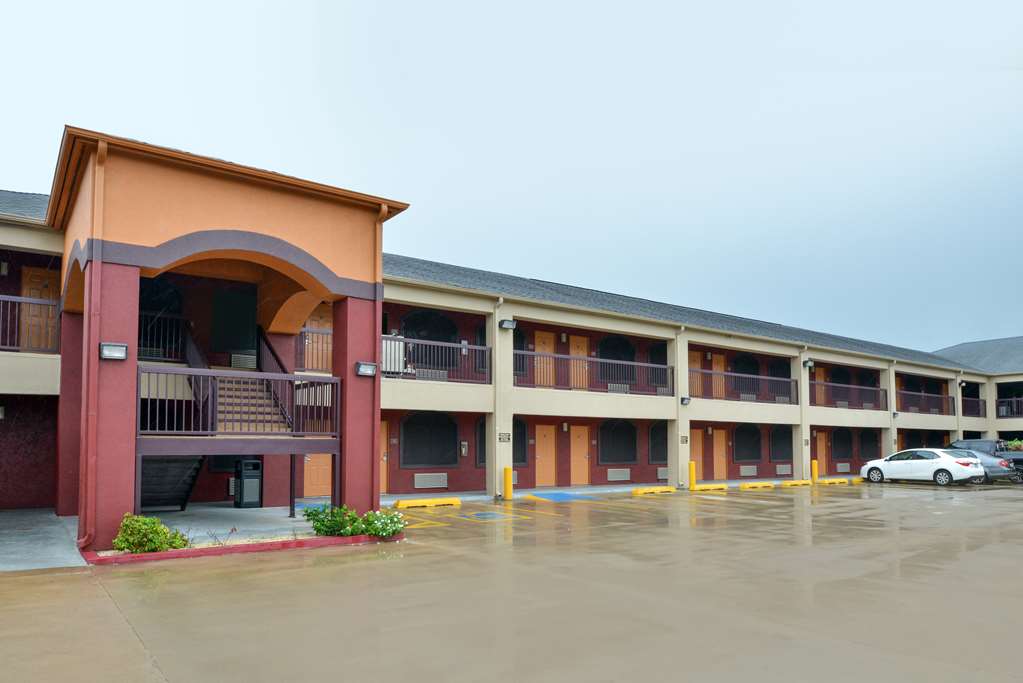 Americas Best Value Inn & Suites San Benito - photo 2