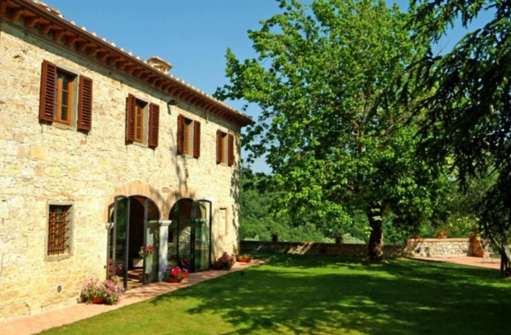 Podere Lucignano Secondo Agriturismo — 4-Star Luxury Hotel in Gaiole In Chianti, Italy