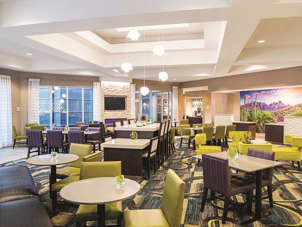 La Quinta Inn & Suites by Wyndham Phoenix Chandler - photo 42