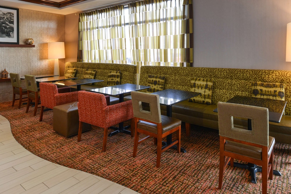 Hampton Inn College Park - photo 49