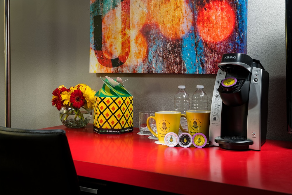 Staypineapple Hotel FIVE Downtown Seattle - photo 9