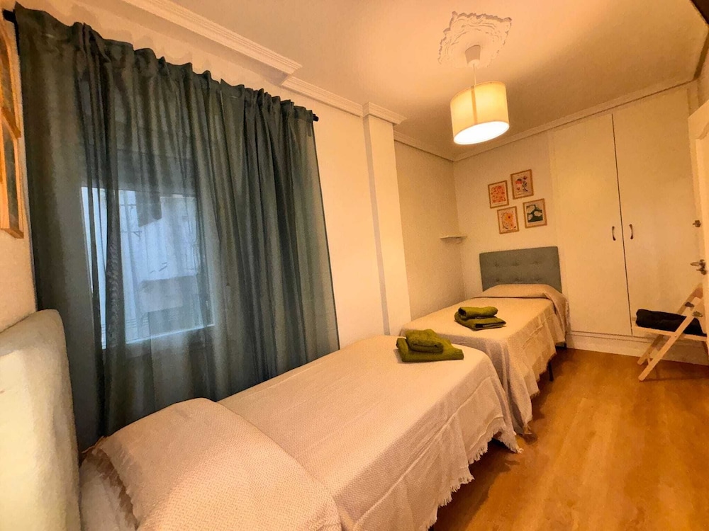 Rooms Carlos - last minute hotel in Madrid