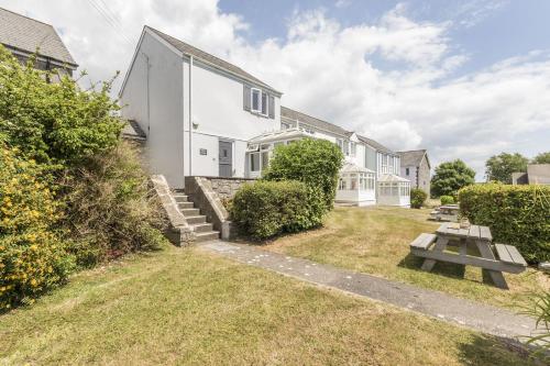 Saddlers Cottage with indoor pool tennis court and lots more Tenby area — 4-Star Luxury Hotel in Tenby, United Kingdom