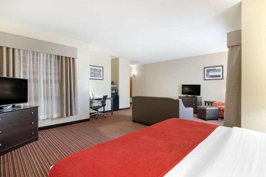 Best Western Plus Bradbury Inn & Suites - photo 22