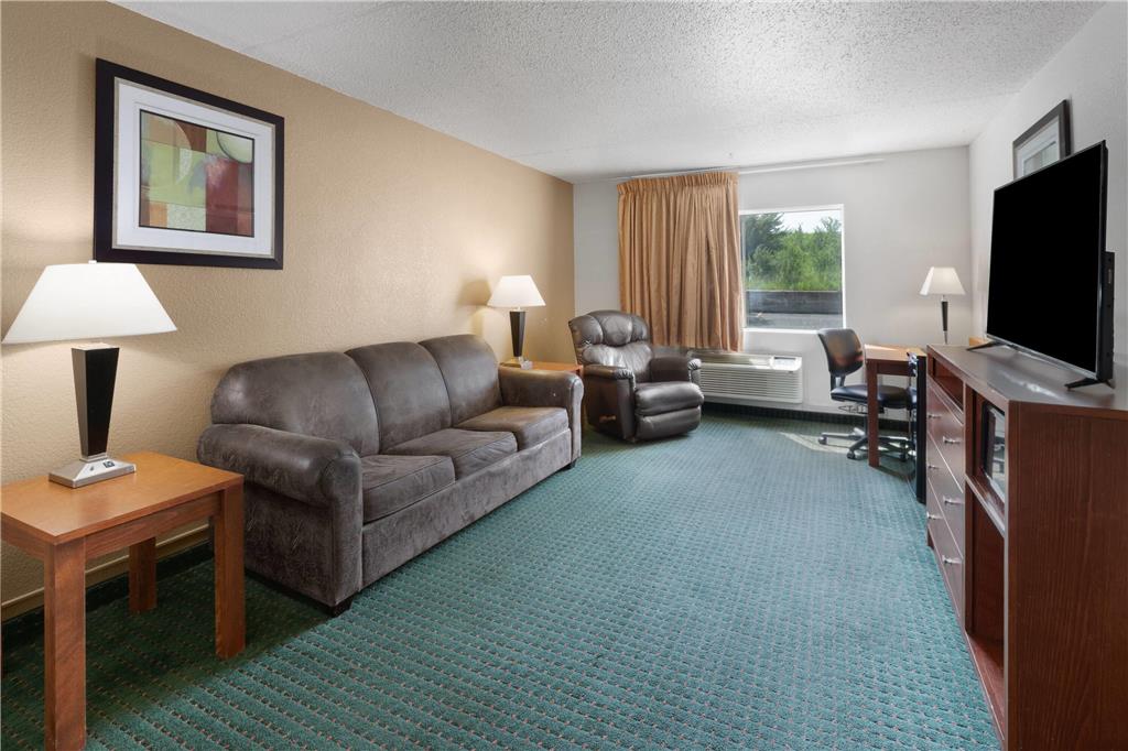 Baymont by Wyndham Jamestown Conference Center & Water Park - photo 25