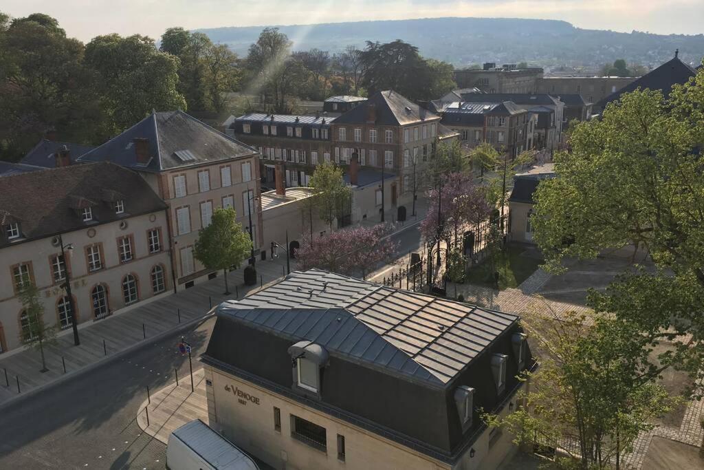 Avenue de Champagne Epernay Private Parking — 4-Star Luxury Hotel in Epernay, France