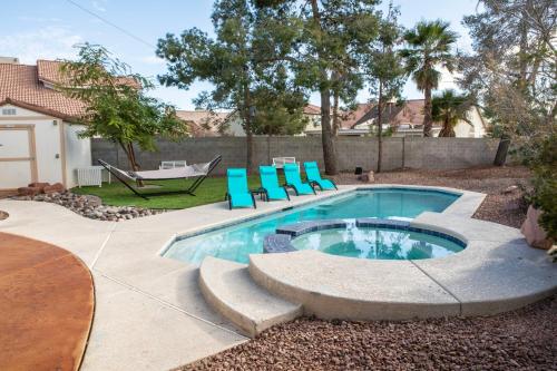 Comfy Expansive Home Near the Strip Heated Pool