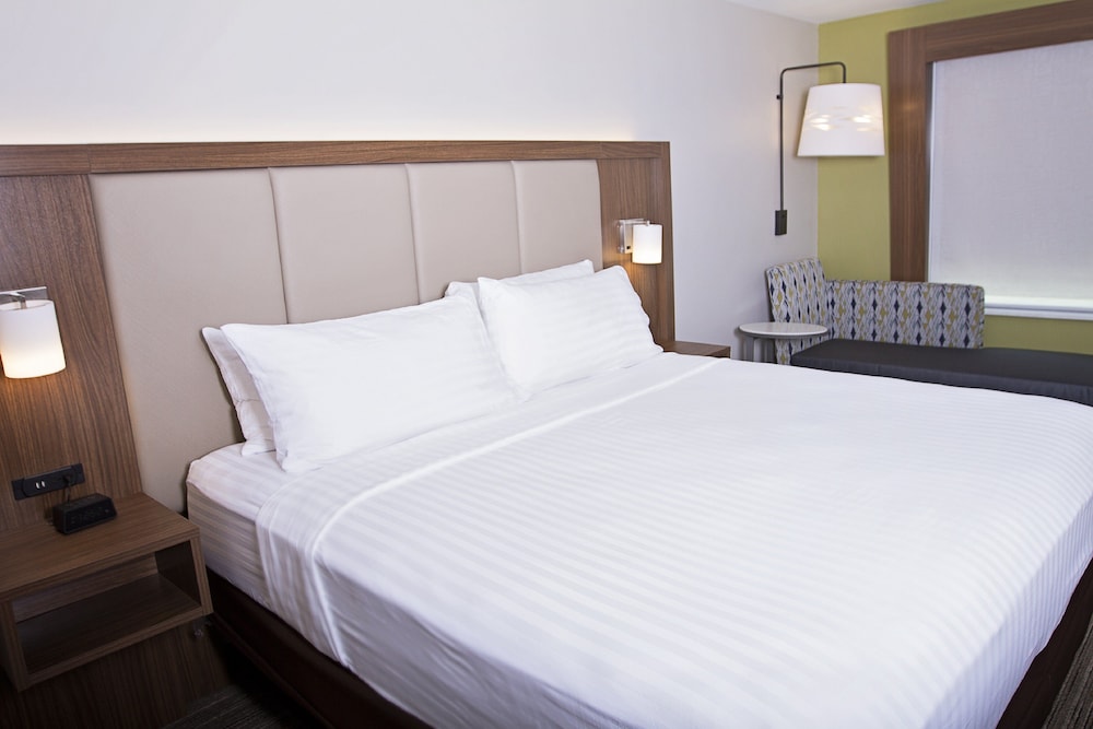 Holiday Inn Express & Suites Greenwood Mall by IHG - photo 14