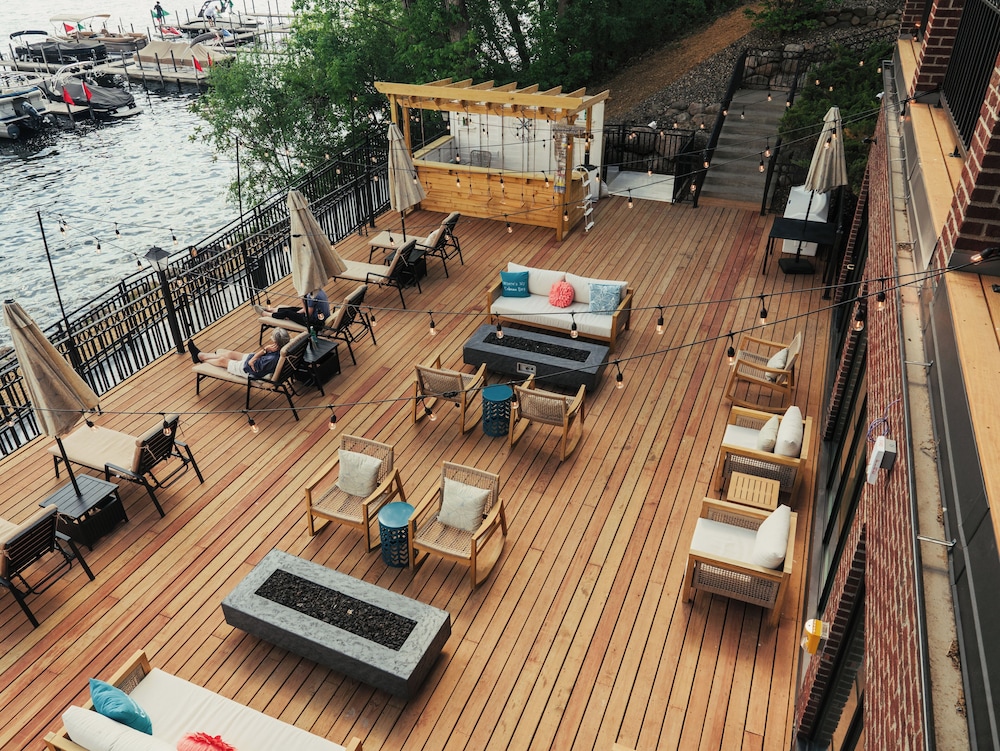 The Shoreline Hotel in Spring Park, United States