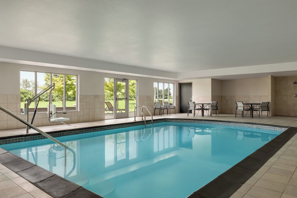 Holiday Inn Express Hotel & Suites North Fremont By Ihg - photo 17