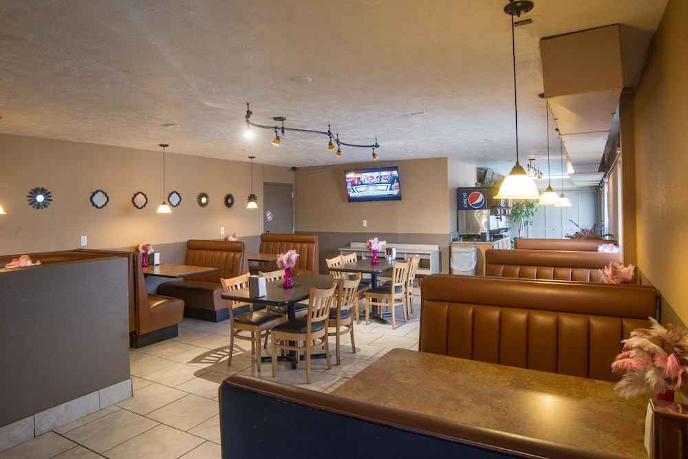 Americas Best Value Inn Lincoln Airport - photo 37