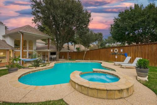 Spacious and Luxury Home w Cinema Room and Pool — 4-Star Luxury Hotel in Grand Prairie, United States