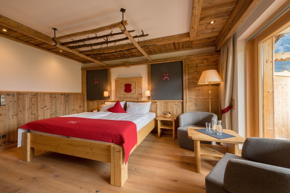 Gröbl Alm - carbon neutral hotel in Mittenwald