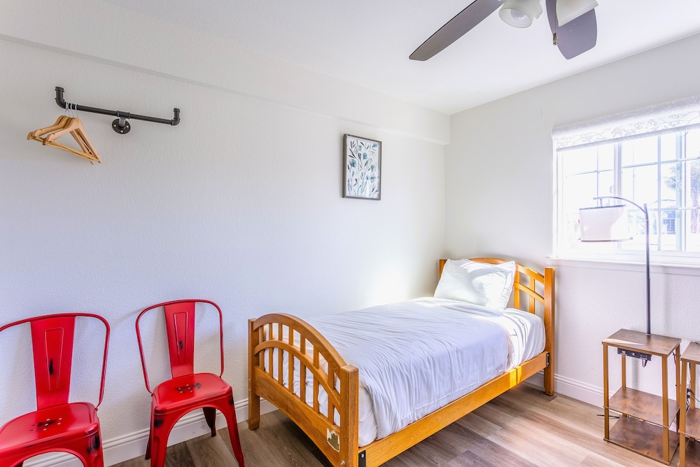 Coastal Breeze Inn - photo 12
