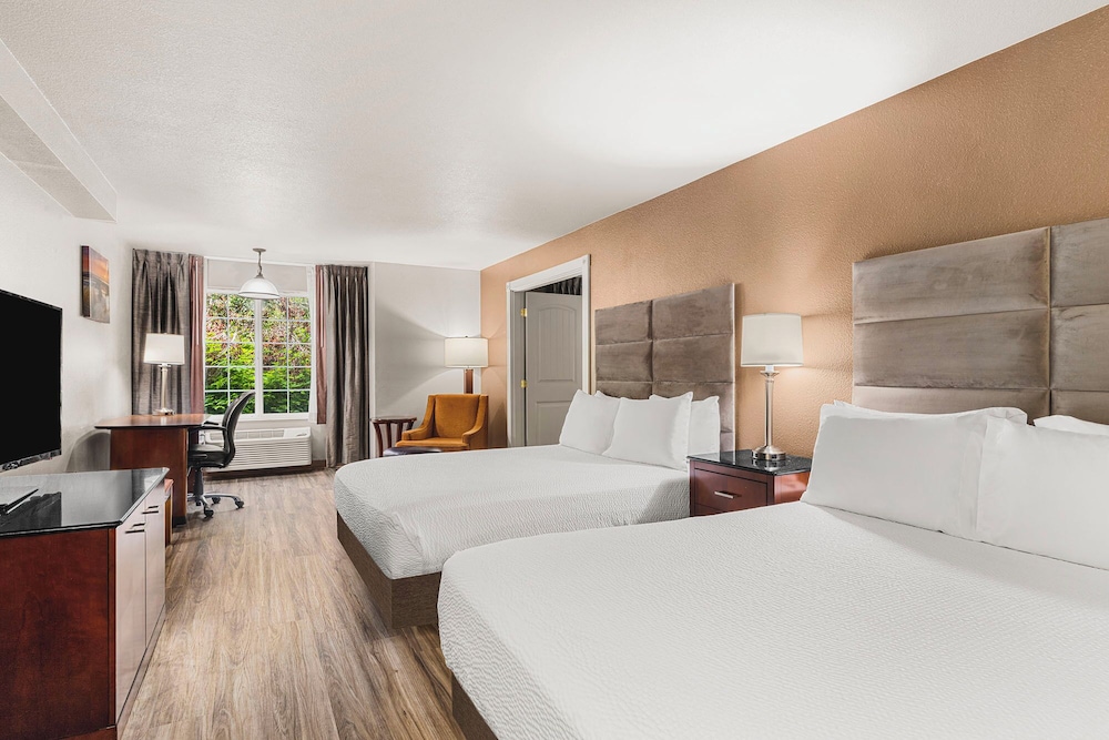 The Ashley Inn & Suites - photo 40