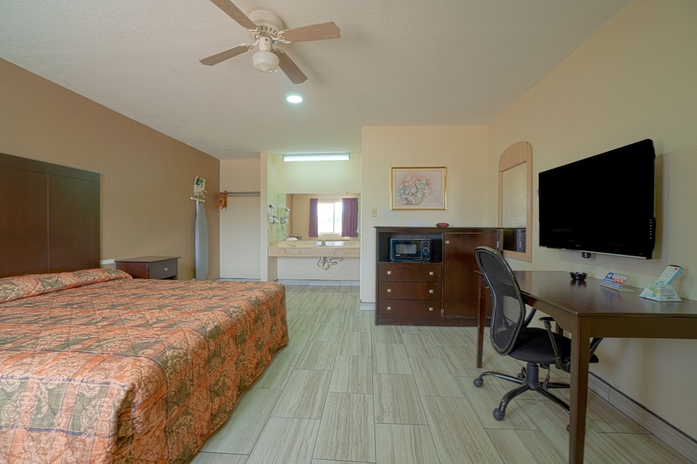 Texas Inn San Benito near Harlingen - photo 18
