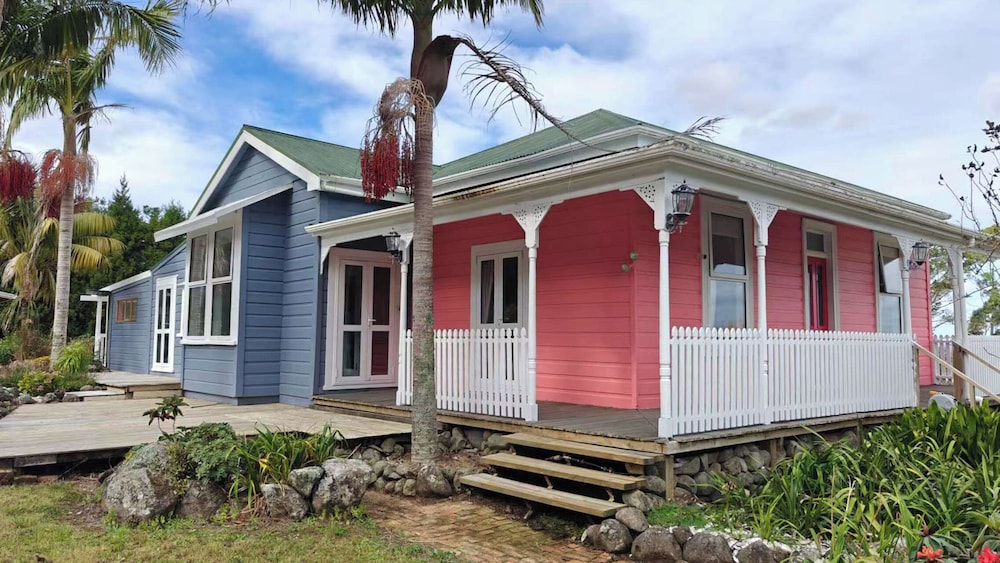 Top Hill House — 4-Star Luxury Hotel in Maungatapere, New Zealand
