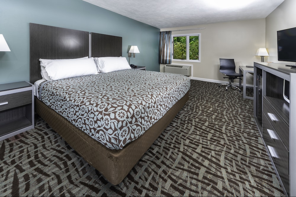 BridgePointe Inn & Suites - photo 10