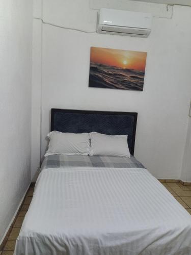 Barato y cómodo excelete ubicación Delfines in Manzanillo, Mexico