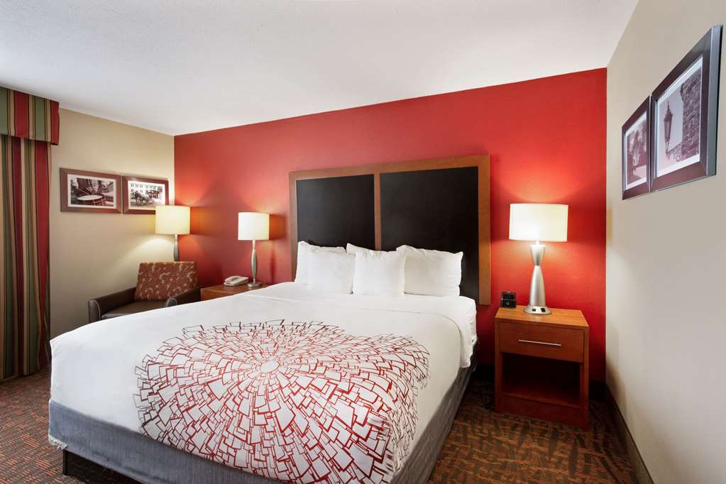 La Quinta Inn & Suites by Wyndham Williamsburg Historic Area - photo 22