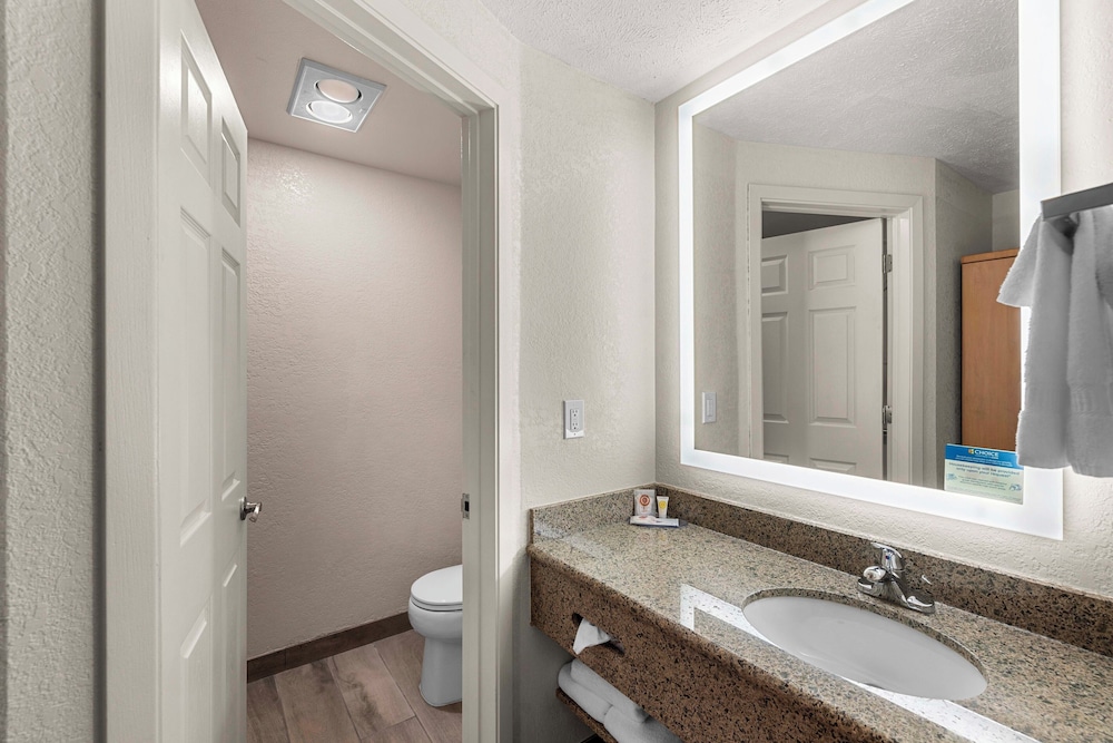 Clarion Pointe Wenatchee WA - photo 20