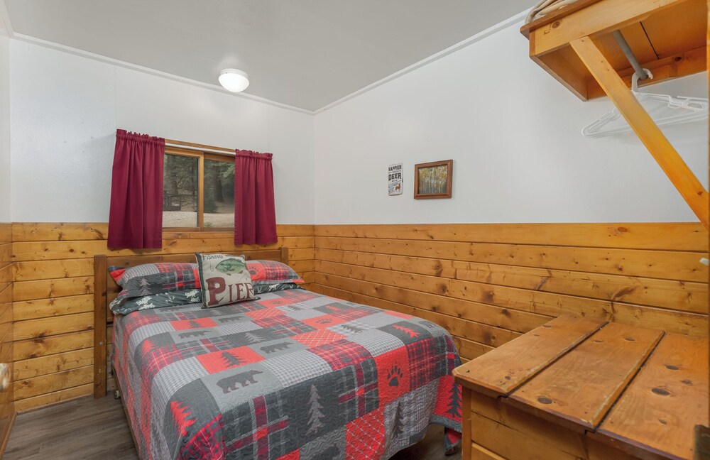 Bear Paw Lodge & Vacation Homes - photo 17